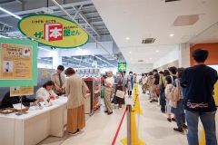 河崎さんが十勝のファンと交流　ザ・本屋さんでサイン会、恩師や同級生も 6