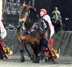 クリスタルコルド強烈末脚で快勝、ばんえい北斗賞