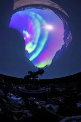 プラネタリウムに迫力のオーロラ映像　市児童会館で写真家・中垣さんトークライブ