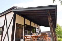 幕別いちごサイダーのラベルにも描かれる幕別いちご園の店舗