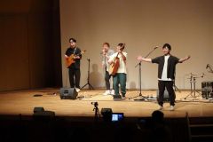 手拍子に包まれたナイトｄｅライトの演奏