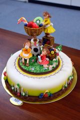 華やかにスムージー作りを表現した讃井さんの作品