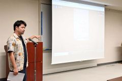 作品について語る遠山さん