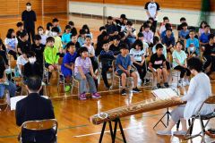 箏と尺八の音色を堪能　下音更小 4