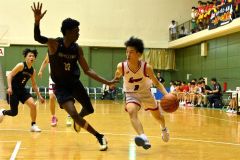【男子決勝リーグ・白樺学園－駒大苫小牧】（金野和彦撮影）