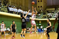 【男子決勝リーグ・白樺学園－駒大苫小牧】（金野和彦撮影）