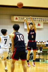 男子決勝リーグ・白樺学園－旭川龍谷（金野和彦撮影）