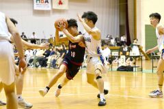 男子決勝リーグ・白樺学園－旭川龍谷（金野和彦撮影）