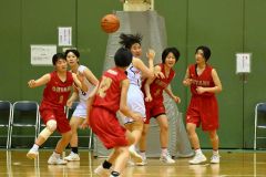 【女子決勝リーグ・帯大谷－日本航空北海道】ゴールを守る帯大谷のディフェンス（金野和彦撮影）