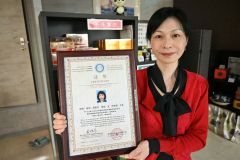 難関とされる「国際中医専門員」の資格を取得した前田さん