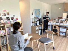 初日から盛況だった本別仙美里の音楽カフェ