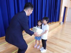 浦幌ライオンズクラブが認定こども園に知育玩具 2