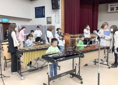 本別　楽器とふれあい児童笑顔　体験会に親子１８人参加 3