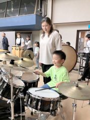 本別　楽器とふれあい児童笑顔　体験会に親子１８人参加 4
