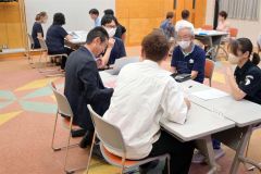 課題を話し合う委員ら