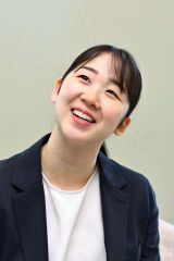 インタビューで五輪への思いを語る永原和可那選手（金野和彦撮影）
