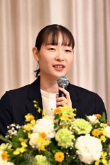 会見でパリ五輪への思いを語る松本麻佑選手（金野和彦撮影）