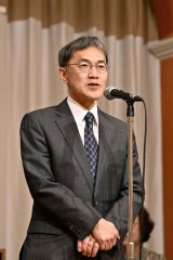 壮行会であいさつをする北海道バドミントン協会の川口淳会長（金野和彦撮影）
