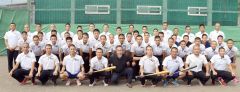 白樺学園高野球部ＯＢ会が野球部にバット寄贈