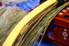 茅の輪の芯。数本の竹が輪状になっている（２６日午前９時１０分ごろ、帯廣神社、長尾悦郎通信員撮影）