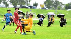 【第１トーナメント決勝・芽室―浦幌】先制点と同じループシュートで追加点を決めたＭＦ（４７）藤井海瑠（うるり）