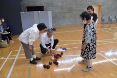 ボッチャを楽しむ参加者たち