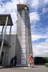 はしご登はんで使用するはしご（１日午前１０時３５分ごろ、帯広消防署柏林台出張所）