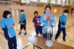 静電気や音波の仕組み学ぶ　広尾中で移動理科教室