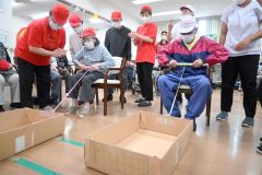 サ高住入居者らが運動会で熱戦　音更 3