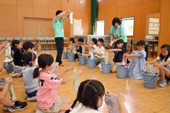 掃除の意味は？　ダスキン帯広がつつじが丘小で出前授業