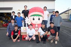 完成「さーたちゃん」の行灯　広高祭の行列に参加　広尾商工青年部