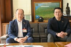 北陸銀行新旧帯広支店長が来社 2
