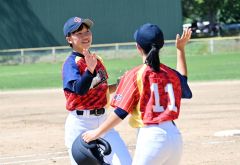 【決勝・グラティアスウイッシュＢＣ―札幌ブルーシェジュニア】ウイッシュは三回、杉本が三者連続三振をとりベンチに戻る