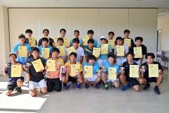 男子で上位の成績を収め、全道大会の出場権を得た選手ら。前列左から３人目から優勝した帯農の小森佑宇と
古川琉慎のペア