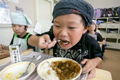 エゾバイツブのカレー「おいしい!」 広尾でふるさと給食 2
