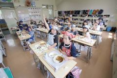 エゾバイツブのカレー「おいしい!」 広尾でふるさと給食 4