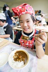エゾバイツブのカレー「おいしい!」 広尾でふるさと給食 5