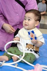 赤ちゃんオリンピックの参加者ら