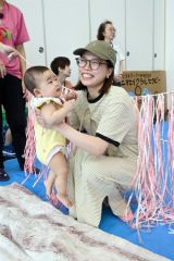 赤ちゃんオリンピックの参加者ら