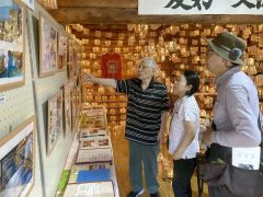 サンタランドに関心高く　元広尾町長の泉さんが資料展 3