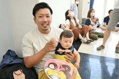 赤ちゃんオリンピックの参加者ら