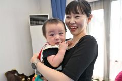 ゴール後、喜ぶ親子