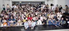 赤ちゃんオリンピックに参加した親子ら