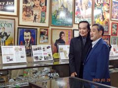 帯広の博物館を訪れた島田さん（左）と坂本さん