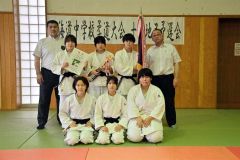 女子団体戦で優勝の西山道場