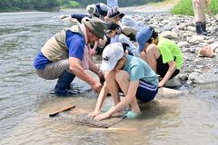 幕別町ふるさと館ジュニアスクール　大樹・歴舟川で砂金掘り体験 3