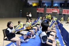 選手を応援する地元少年団