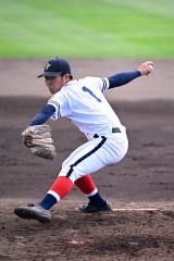 【１回戦・帯大谷－旭川東】帯広大谷は６回からエースの市村凪がマウンドに上がった