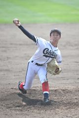 【１回戦・帯大谷－旭川東】帯広大谷は４回から継投に入り、泉映甫が登板した