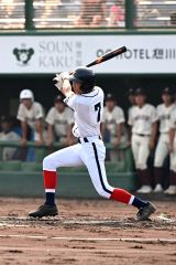 【準々決勝・帯大谷－旭川志峯】帯広大谷は１回無死１塁で家次陽希が中前にチーム初安打を放つ。家次は４打数３安打１打点